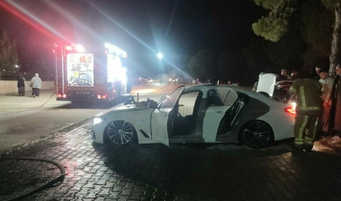 Mudanya Devlet Hastanesi otoparkında araç yangını Bursa’nın Mudanya ilçesinde, devlet hastanesi otoparkında park halindeki bir otomobilde