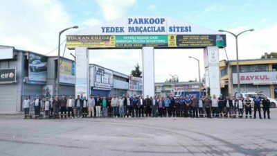 Nilüfer Belediyesi ekipleri, Bursa Beşevler Sanayi Sitesi’nde gerçekleştirdiği kapsamlı temizlik