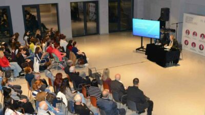 Nilüfer Belediyesi’nin “Çağımızda İnsan” temasıyla başlattığı Felsefe Buluşmaları’nın ilk konuğu