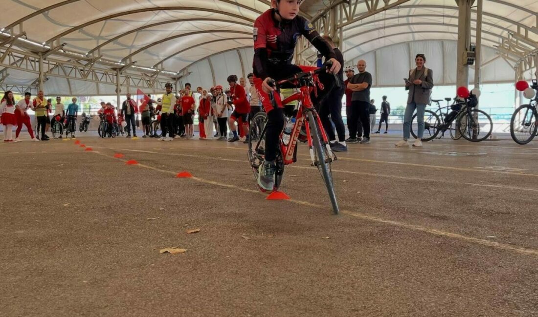 Nilüfer’de Cumhuriyet coşkusu pedallarla sokaklara taşındı Nilüfer Belediyesi ve Nilüfer Kent Konseyi, 29 Ekim Cumhuriyet Bayramı’nı
