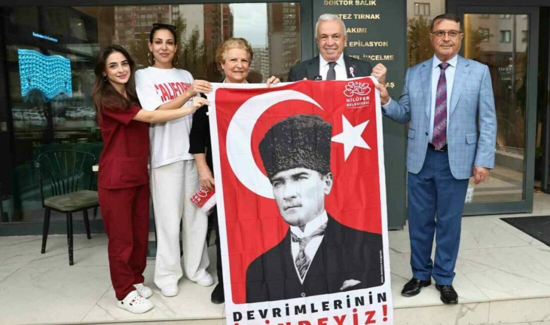 Nilüfer’de Cumhuriyetin 102’nci yıl heyecanı Nilüfer Belediye Başkanı Şadi Özdemir ve BESOB Başkanı Fahrettin Bilgit,