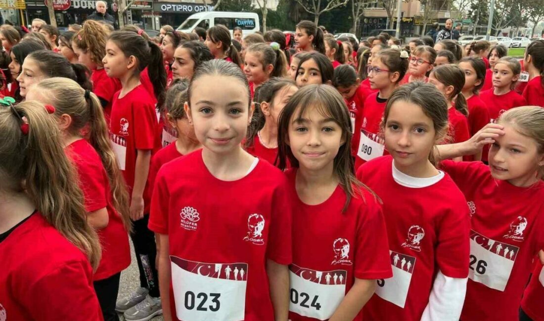 Nilüfer’de gençler ve çocuklar Cumhuriyet için koştu Bursa’nın Nilüfer ilçesinde çocuklar ve gençler Cumhuriyetin 102’nci yılını koşarak