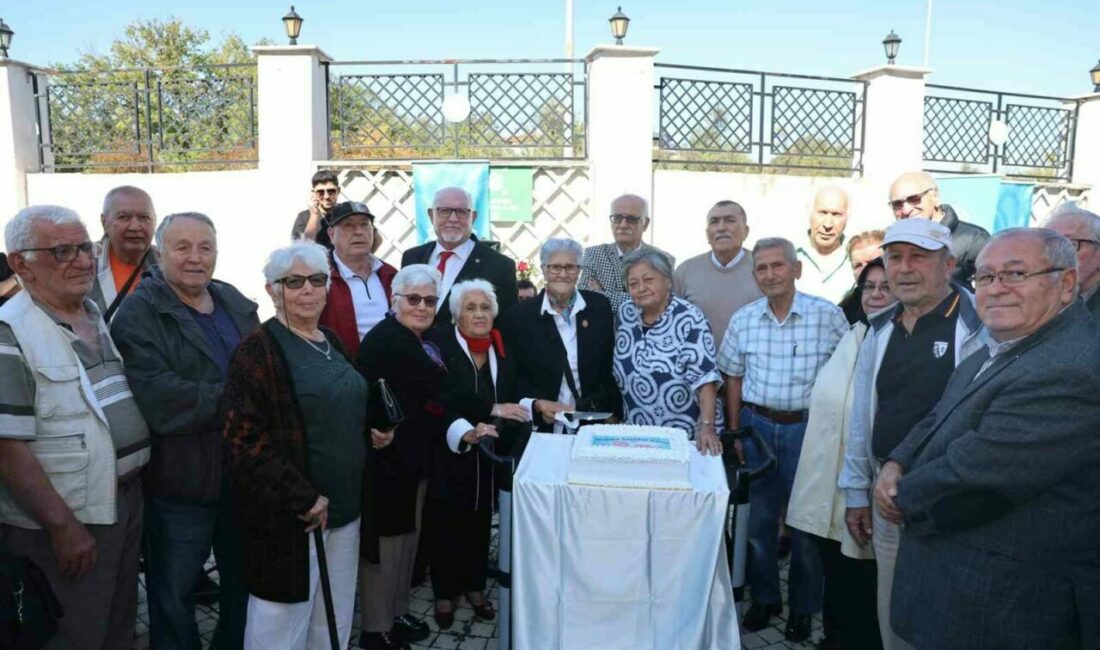 Nilüfer’de Yaşlılar Günü’nde kalpler gençleşti Nilüfer Belediyesi’nin düzenlediği etkinlikte huzurevi sakinleri, müzik ve dans eşliğinde