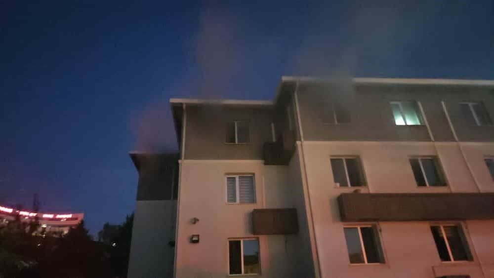 Orhangazi İlçe Sağlık Müdürlüğü binasında sabaha karşı yangın çıktı. Vatandaşların
