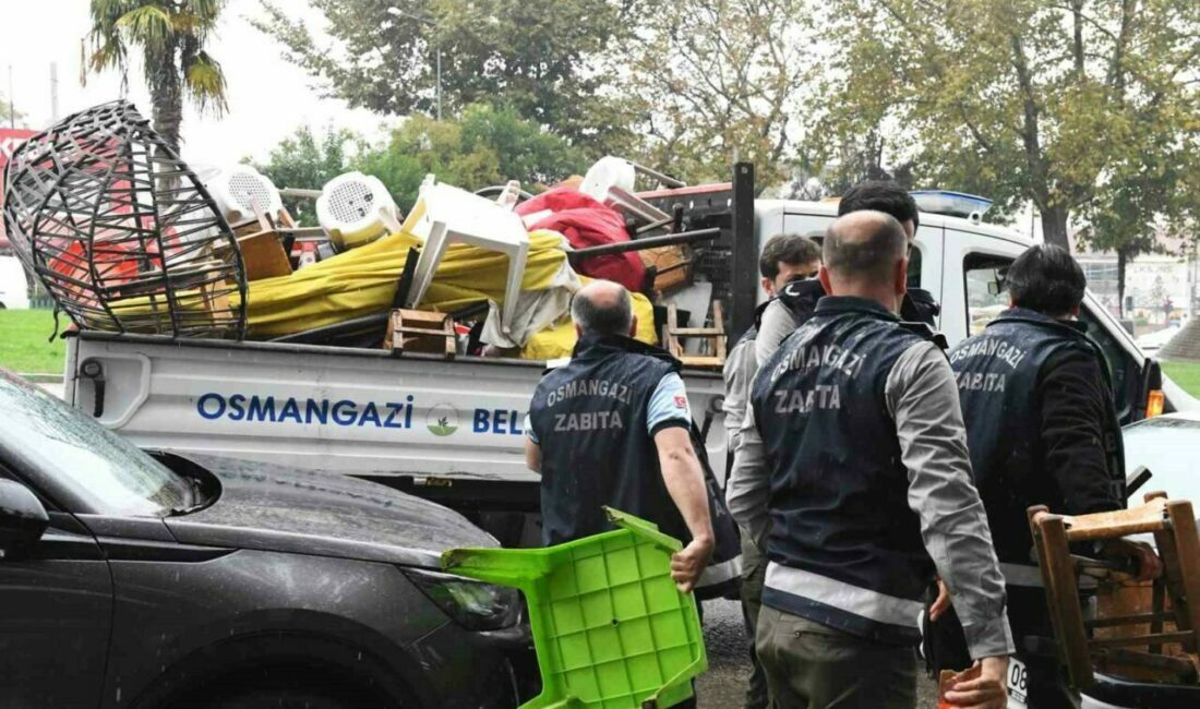Osmangazi Belediyesi Zabıta Müdürlüğü’ne bağlı ekipler, kaldırım ve yolları işgal