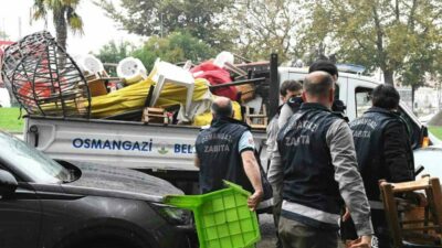 Osmangazi Belediyesi Zabıta Müdürlüğü’ne bağlı ekipler, kaldırım ve yolları işgal