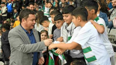 Osmangazi Belediyesi hayatında hiç Bursaspor maçını tribünden izlememiş 120 çocuğu