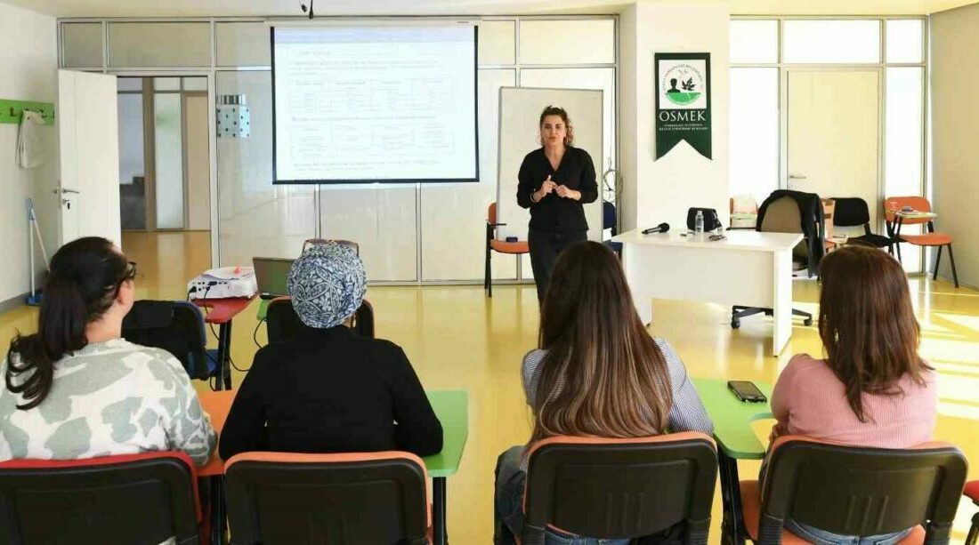 Osmangazi’de meslek edindiren kurslar başladı Osmangazi Belediyesi Meslek Edindirme Kursları, (OSMEK) 2025-2026 dönemi kursları başladı.