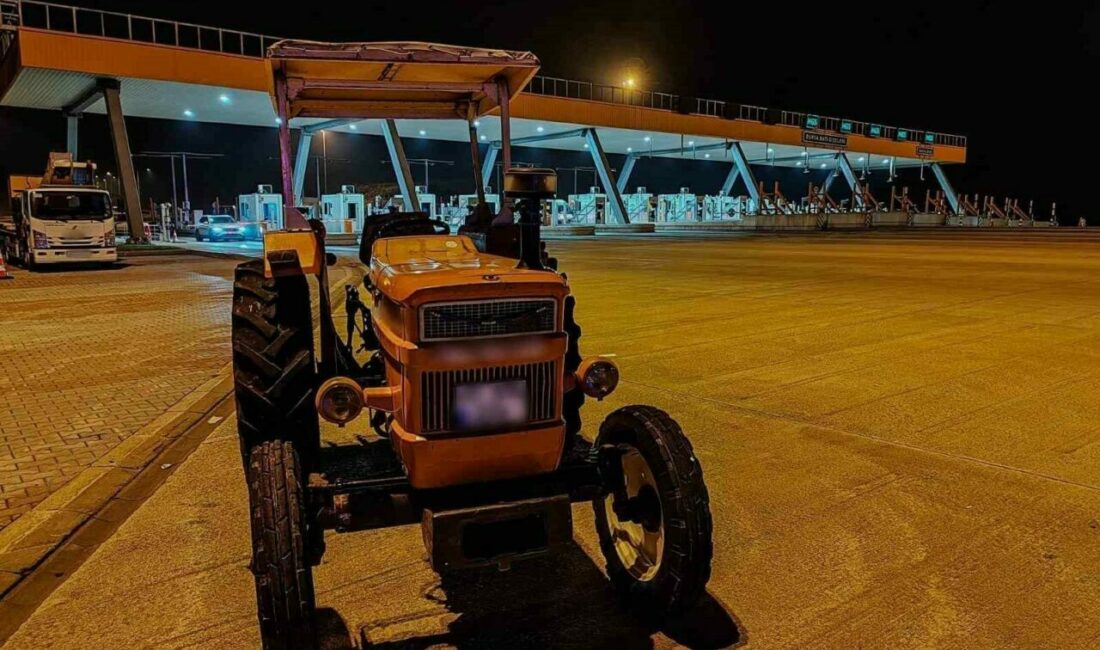 Bursa’da otoyolda traktörle seyir halinde olan bir sürücü, Otoyol Jandarması
