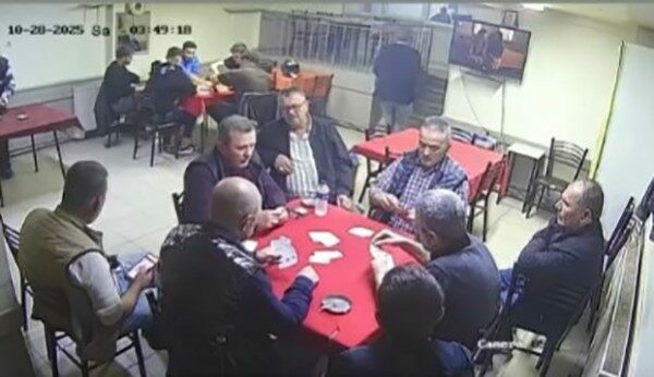 Oyunu bırakıp kaçtılar Balıkesir’in Sındırgı ilçesinde meydana gelen deprem, Bursa’nın İnegöl ilçesinde de