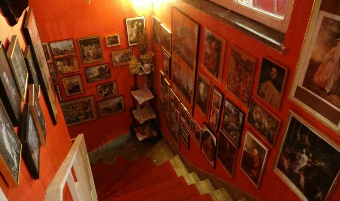 Bursa’da bir kafe, klasik bir kafeden çok geçmişi bugüne taşıyan