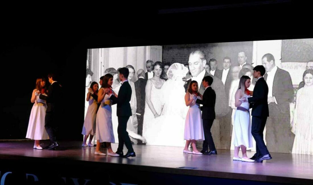 Şahinkaya’da 29 Ekim coşkusu Öğrencilerin ’Cumhuriyetin Işığı’ temasıyla gerçekleştirdiği kutlamalar, büyük beğeni topladı. Cumhuriyet