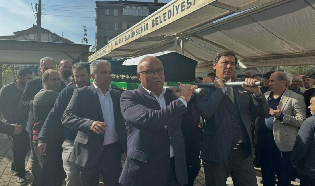 Şehit babası son yolculuğuna uğurlandı Bursa’nın İnegöl ilçesinde geçirdiği kalp krizi sonucu hayatını kaybeden şehit