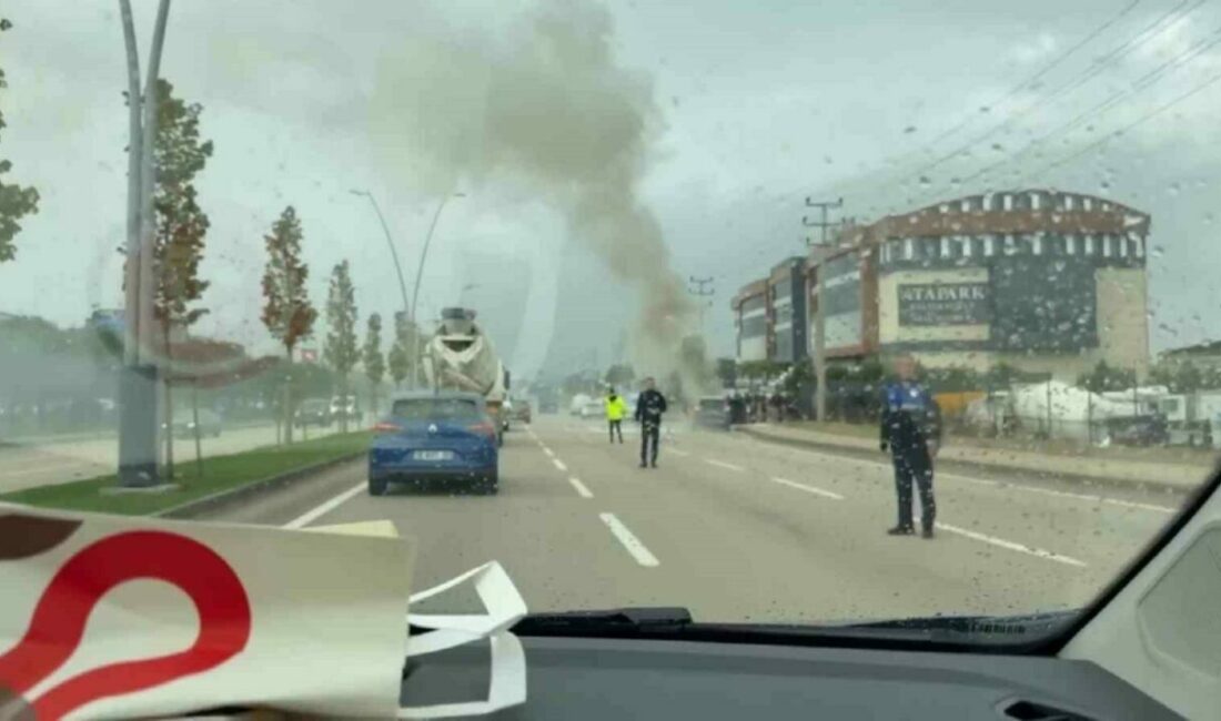 Bursa’nın Nilüfer ilçesinde seyir halindeki bir otomobilden dumanlar yükselmeye başladı.