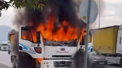 Bursa Çevre Otoyolu’nda seyir halindeki bir kamyonda yangın çıktı. Alevler