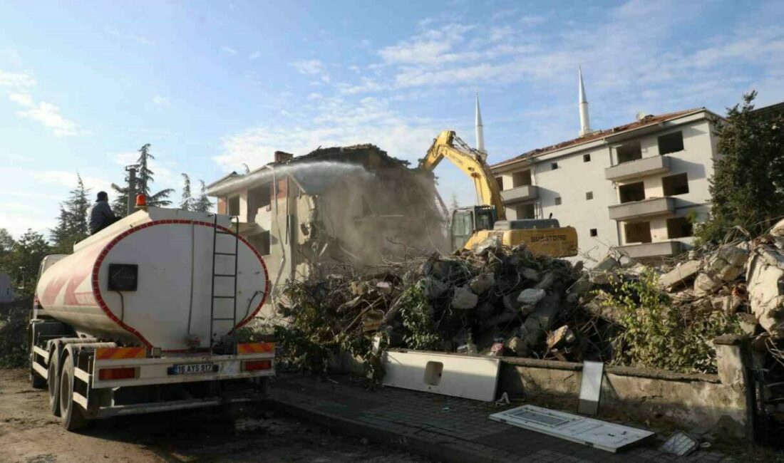 Turgutalp kentsel dönüşümde 2. ve 3. etap yıkımları başladı İnegöl Belediyesi garantörlüğünde sürdürülen Turgutalp Mahallesi Kentsel Dönüşüm Projesinde 2.
