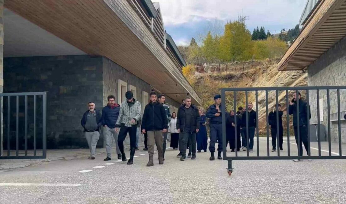 Uludağ’ın ormanlarında 12 saatlik kabus…Kayıp gençler bulundu Bursa’da Uludağ’a kestane toplamaya çıkan iki genç, navigasyonun azizliğine uğrayarak