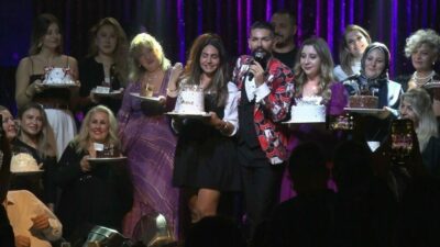 Bursa’da sahne alan ünlü sanatçı Mehmet Çevik, müzik dolu performansıyla