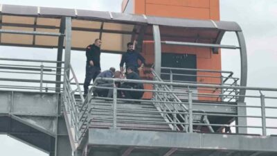 Bursa’nın İnegöl ilçesinde, eşinin ayrılmak istediği şahıs girdiği bunalım sonucu