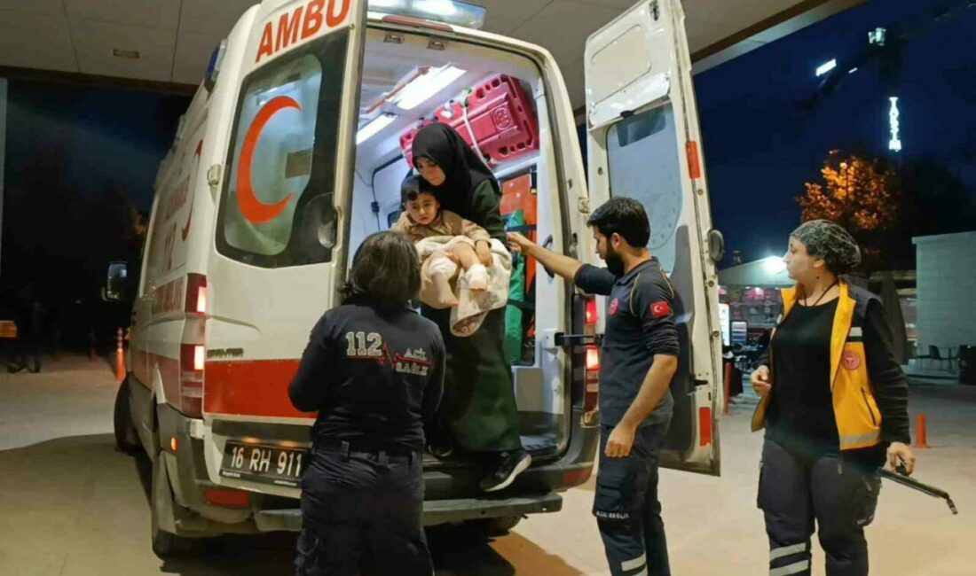 Üzerine çaydanlık devrilen çocuk yaralandı Bursa’nın İnegöl ilçesinde üzerine çaydanlık devrilen 3 yaşındaki çocuk hastanede
