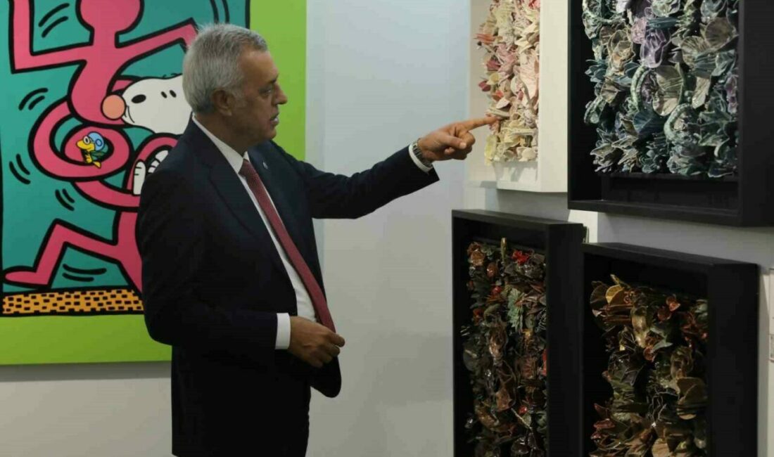 Yeni nesil Bursa sanatı göz kamaştırdı Bursa Büyükşehir Belediyesi’nin genç sanatçıları desteklemek amacıyla düzenlediği ‘Bursa Sanat