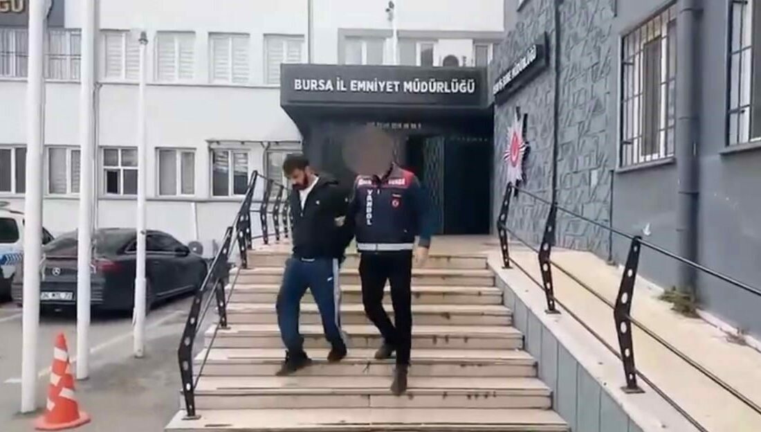 120 saatlik kamera incelemesi, dolandırıcının maskesini düşürdü Bursa’da yaşlı vatandaşları hedef alan telefonla dolandırıcılık olayının şüphelisi, 120