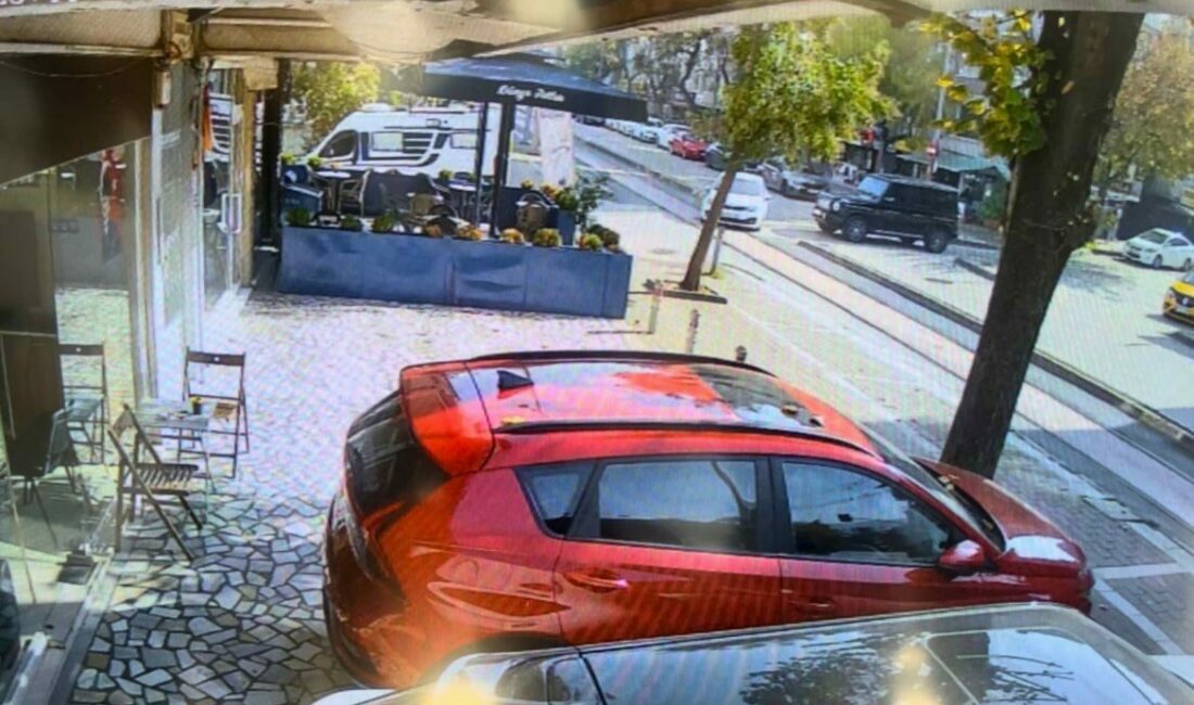 15 milyon liralık cipe çarpmamak için manevra yaptı, tatlıcı dükkanına böyle girdi Bursa’da bir sürücü, tali yoldan çıkan 15 milyon liralık lüks