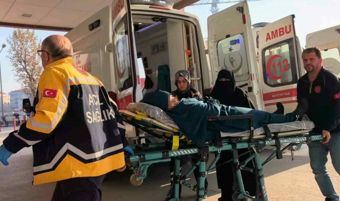 Bursa’da 3 kişilik aile yedikleri tavuktan hastanelik oldu Bursa’nın İnegöl ilçesinde 3 kişilik aile, yedikleri tavuk sonrası zehirlenme