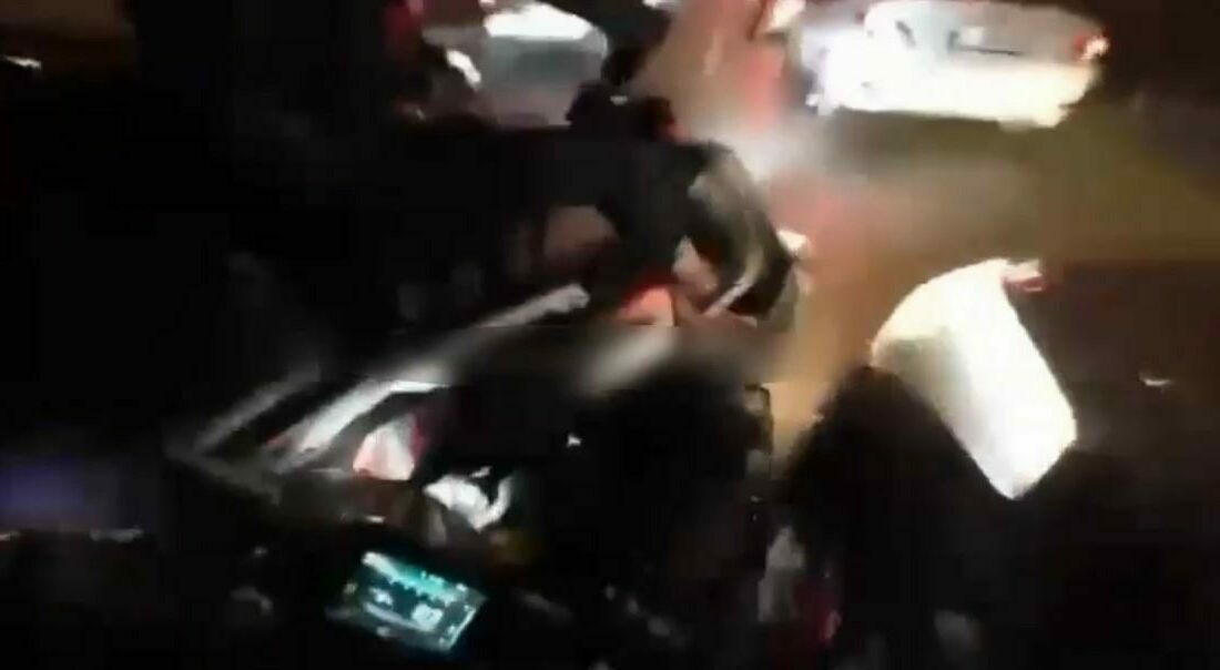 Araçların arasından hızla giden motosikletliye arkasından gelen motosikletli böyle çarptı Bursa’nın Osmangazi ilçesinde anayolda seyir halindeki bir motosikletli araçların arasından