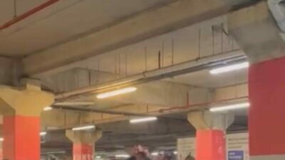 Bursa’da bulunan bir alışveriş merkezinin kapalı otoparkında iki aile arasında