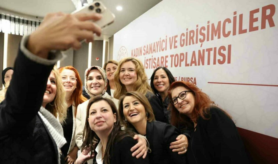 Bakan Göktaş: “Cam tavanları kırmak kolay değil ama azimle, sabırla ve kararlılıkla her engel aşılır” Aile ve Sosyal Hizmetler Bakanı Mahinur Özdemir Göktaş, Bursa’da kadın