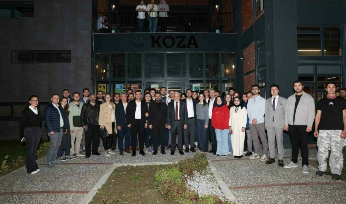 Başkan Şadi Özdemir’den üniversitelilere vize morali Nilüfer Belediye Başkanı Şadi Özdemir, vize sınavlarına hazırlanan üniversite öğrencilerini