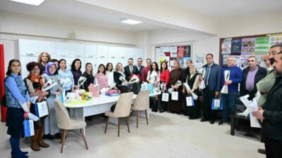 Yıldırım Belediye Başkanı Oktay Yılmaz, 24 Kasım Öğretmenler Günü’nde, ilçede