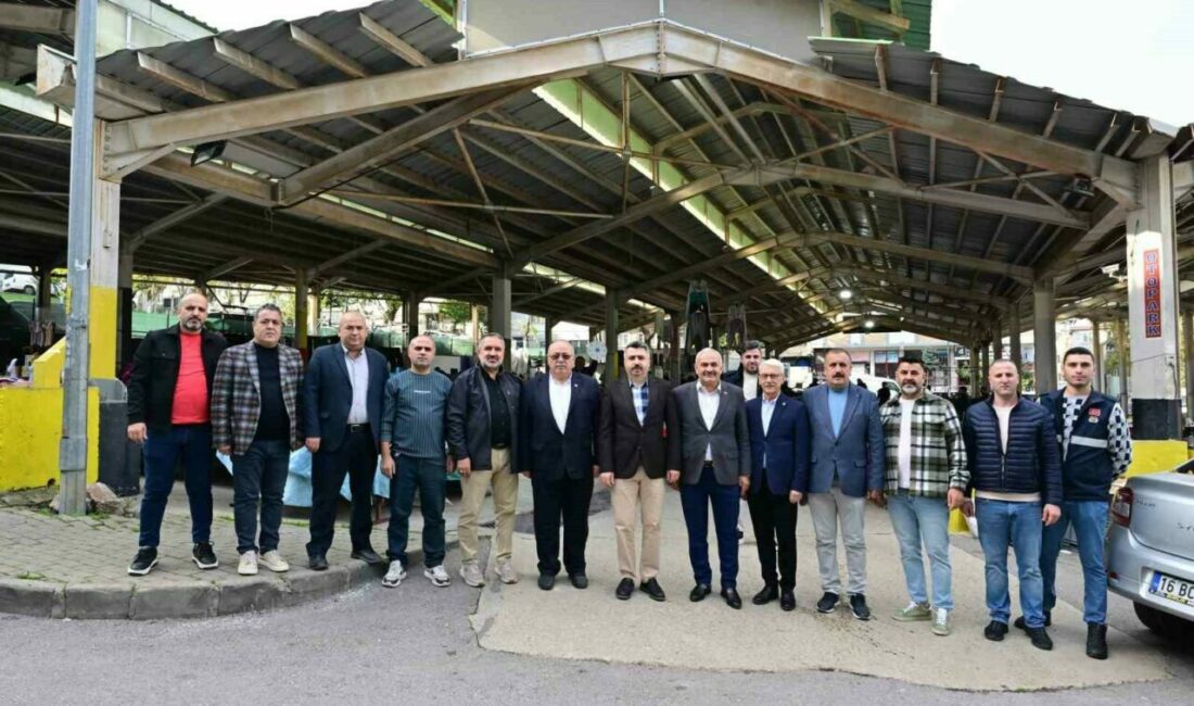 Başkan Yılmaz Pazar Esnafı İle Buluştu Vatandaş ve esnafla her fırsatta bir araya gelmeye özen gösteren