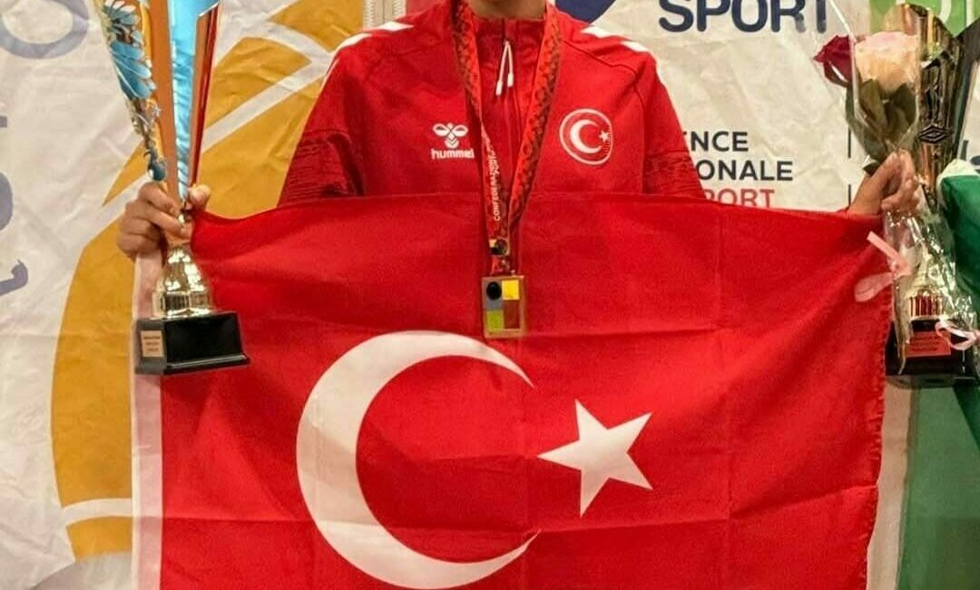 Bursa Büyükşehir Belediyesporlu Nazmiye Ak, Fransa’da düzenlenen Gençler Bocce Dünya