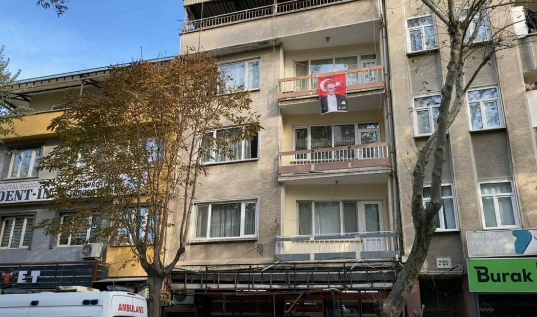 Bursa’da balkondan düşen yaşlı adam hayatını kaybetti Bursa’nın İnegöl ilçesinde apartmanın 1. kat balkonundan düşen 88 yaşındaki