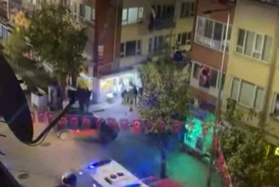 Bursa’da bıçaklı kavga: 1 kişi yaralandı Bursa’nın Yıldırım ilçesinde çıkan bıçaklı kavgada bir kişi yaralandı. Yaralıya