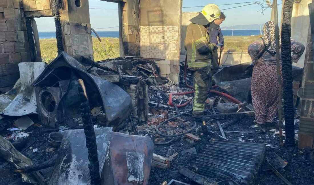 Bursa’da bir ev küle döndü, yanındaki bina hasar gördü Bursa’nın Mudanya ilçesinde çıkan yangında bir ev küle dönerken, yanındaki