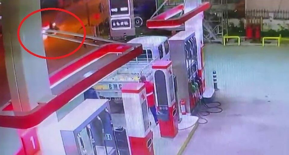 Bursa’da dehşet anları Bursa’nın İznik ilçesinde 15 yaşındaki ehliyetsiz sürücünün kullandığı motosiklet, başka