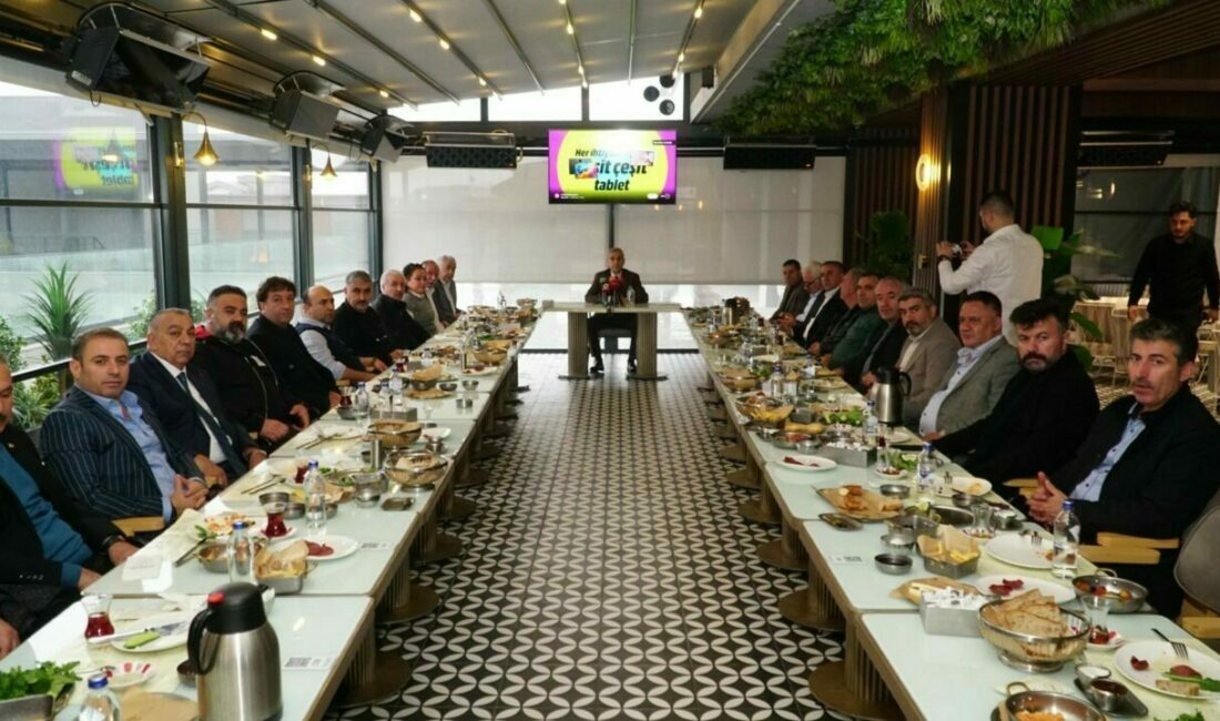 Bursa’da Doğu ve Güneydoğu derneklerinden barış sürecine güçlü destek Doğu ve Güneydoğu dernekleri, Ağrı İli ve İlçeleri Derneği’nin ev