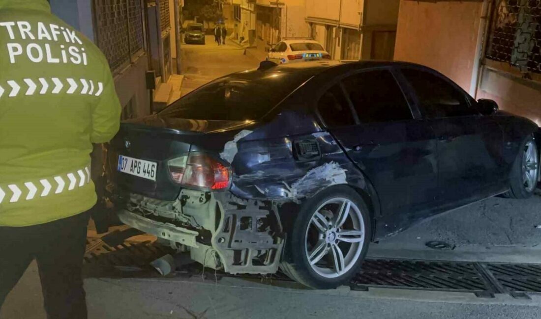 Bursa’da “dur” ihtarına uymayan sürücü 5 kilometre kaçtı: 3 araca ve duvara çarptı Bursa’da trafik ekiplerinin “dur” ihtarına uymayan sürücü, yaklaşık 5 kilometre