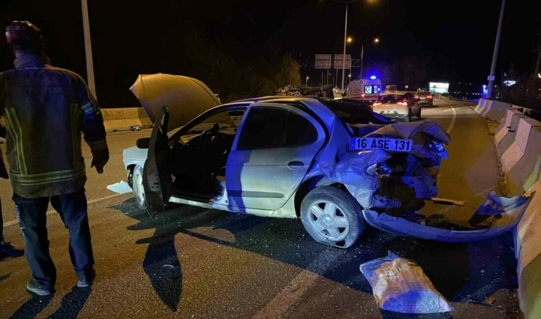 BURSA (İHA) Bursa’nın Mudanya ilçesinde gece saatlerinde meydana gelen trafik