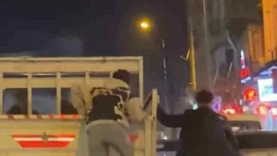 Bursa’nın İnegöl ilçesinde iki gencin trafikte yaptığı tehlikeli yolculuk amatör