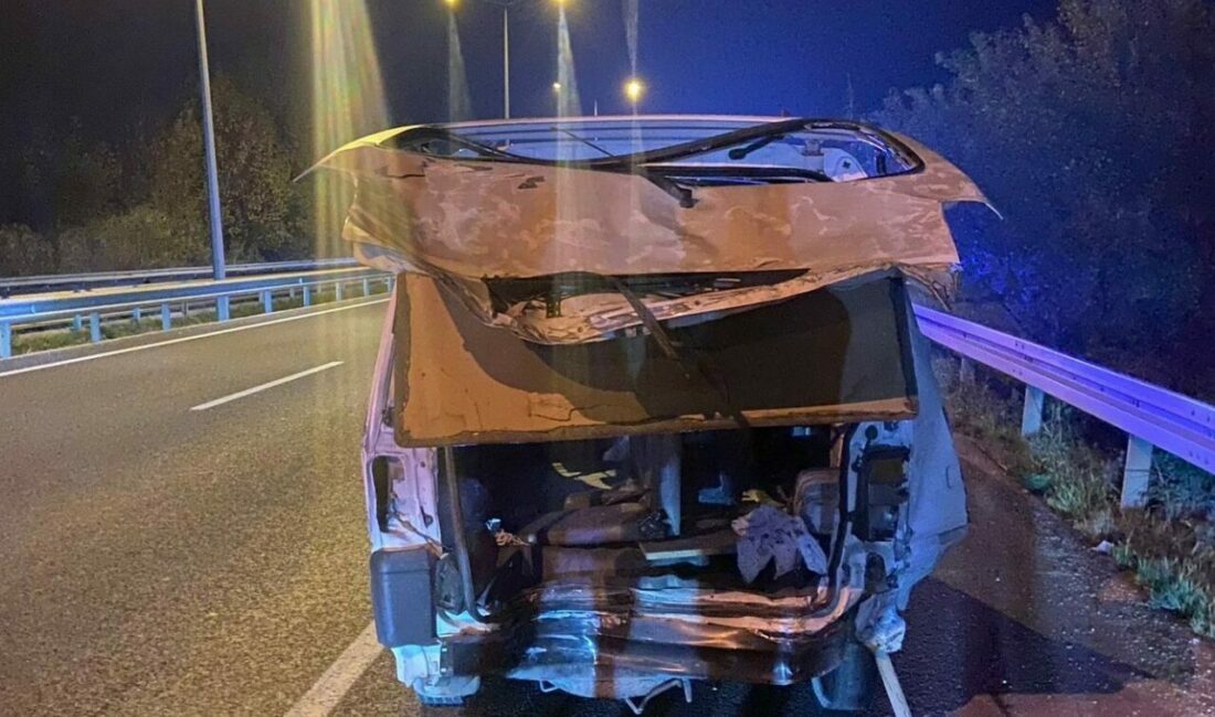 Bursa’nın İnegöl ilçesinde meydana gelen kazada araç taşıma işi yapılan