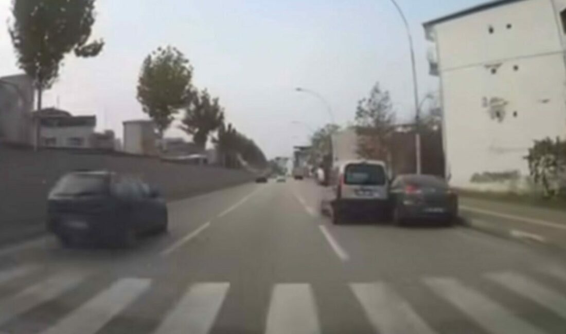Bursa’da kazalar araç kamerasına yansıdı Bursa’da aşırı hız ve sürücülerin dikkatsizliği sebebiyle meydana gelen trafik