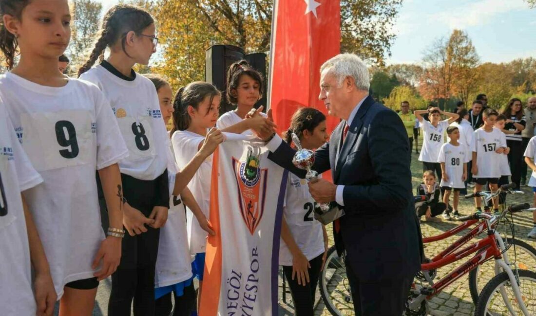 Bursa Büyükşehir Belediyesi tarafından düzenlenen 17. Başöğretmen Atatürk Kros Yarışması,