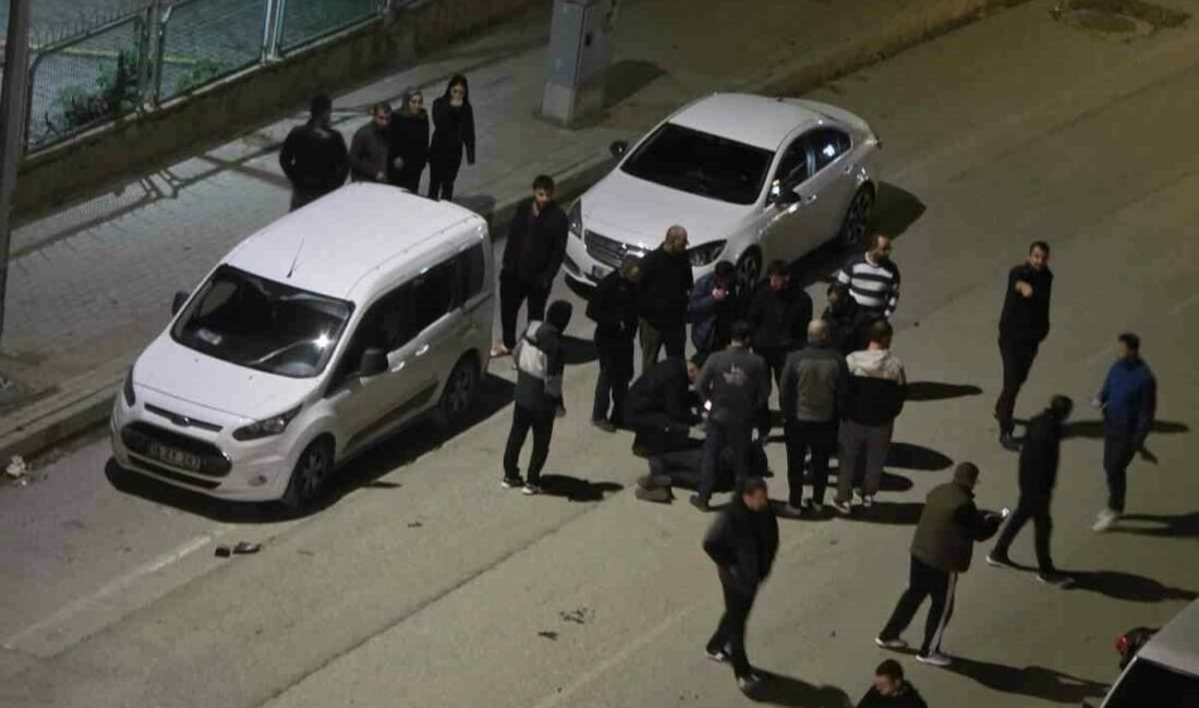 Bursa’da motosiklet sürücüsü 3 araca çarpıp yaralandı Bursa’nın İnegöl ilçesinde hafif ticari araç ile çarpışan motosiklet sürüklenerek