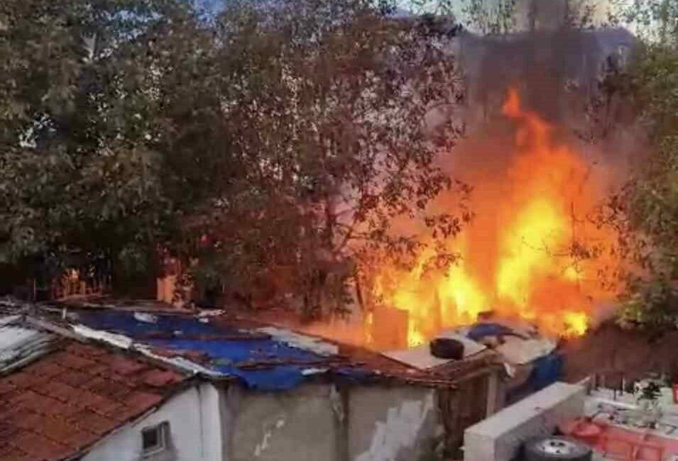 Bursa’nın Yıldırım ilçesinde müstakil bir evin bahçesinde çıkan yangın, kısa