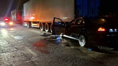 Bursa’nın Nilüfer ilçesi Akçalar Mahallesi’nde meydana gelen kazada, lüks bir