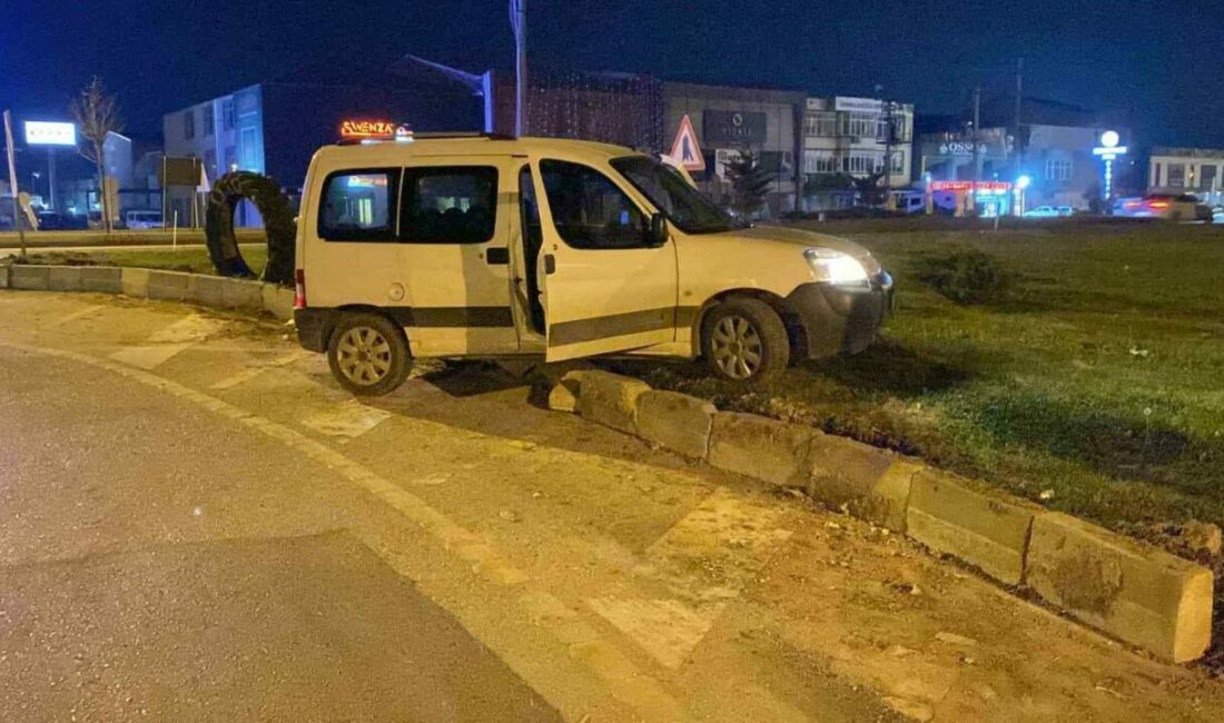 Bursa’da polisin ’dur’ ihtarına uymadı, yakalanınca cezadan kaçamadı Bursa’nın İnegöl ilçesinde polisin dur ihtarına uymayan sürücü, kovalamaca sonucu